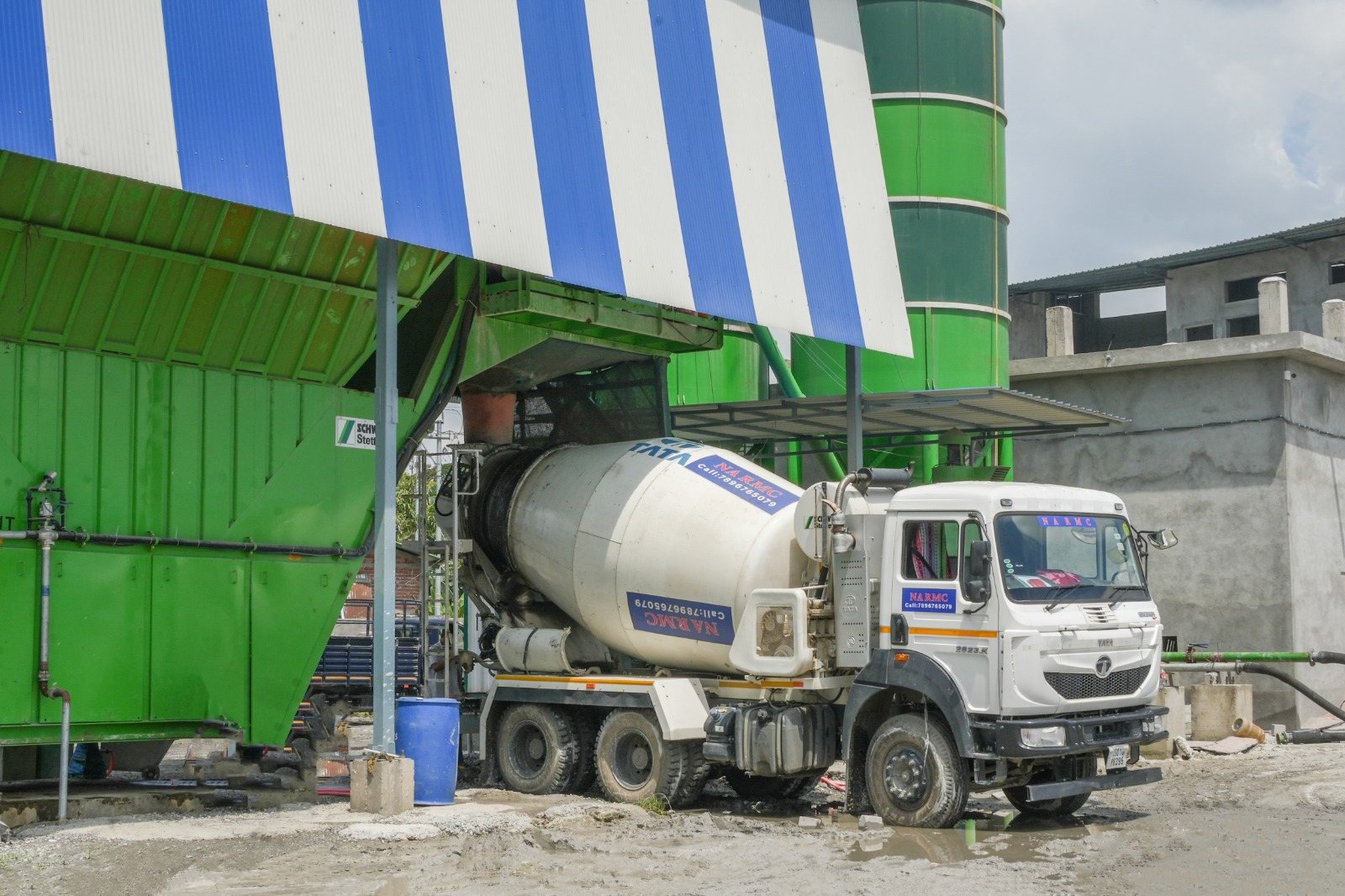 NA RMC transit mixer charging under the batching plant
