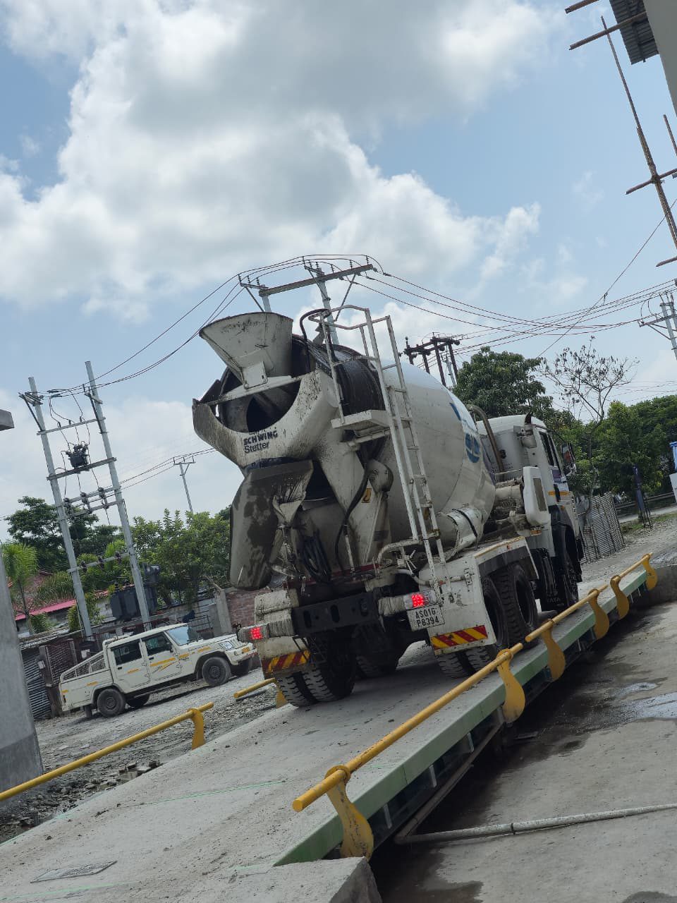 100 MT weighbridge with a mixer on the platform