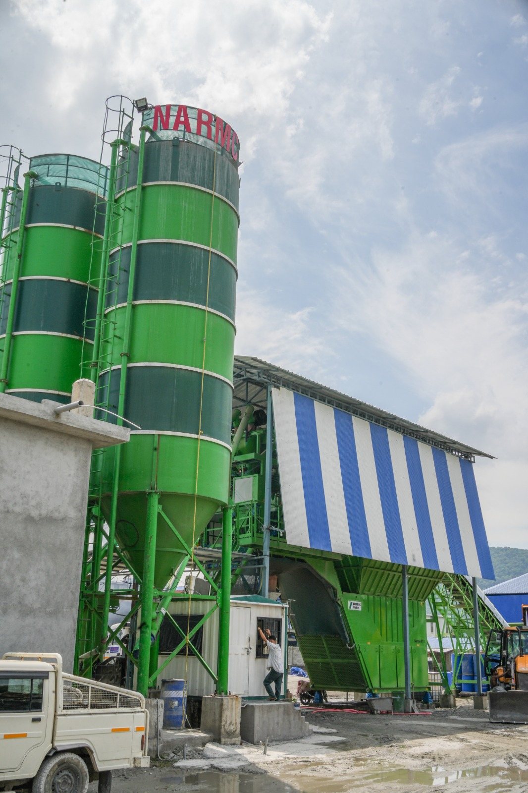 Silos, plant and control cabin